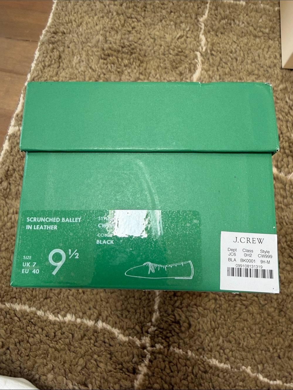 Box with J.Crew label - Picture 4 of 8